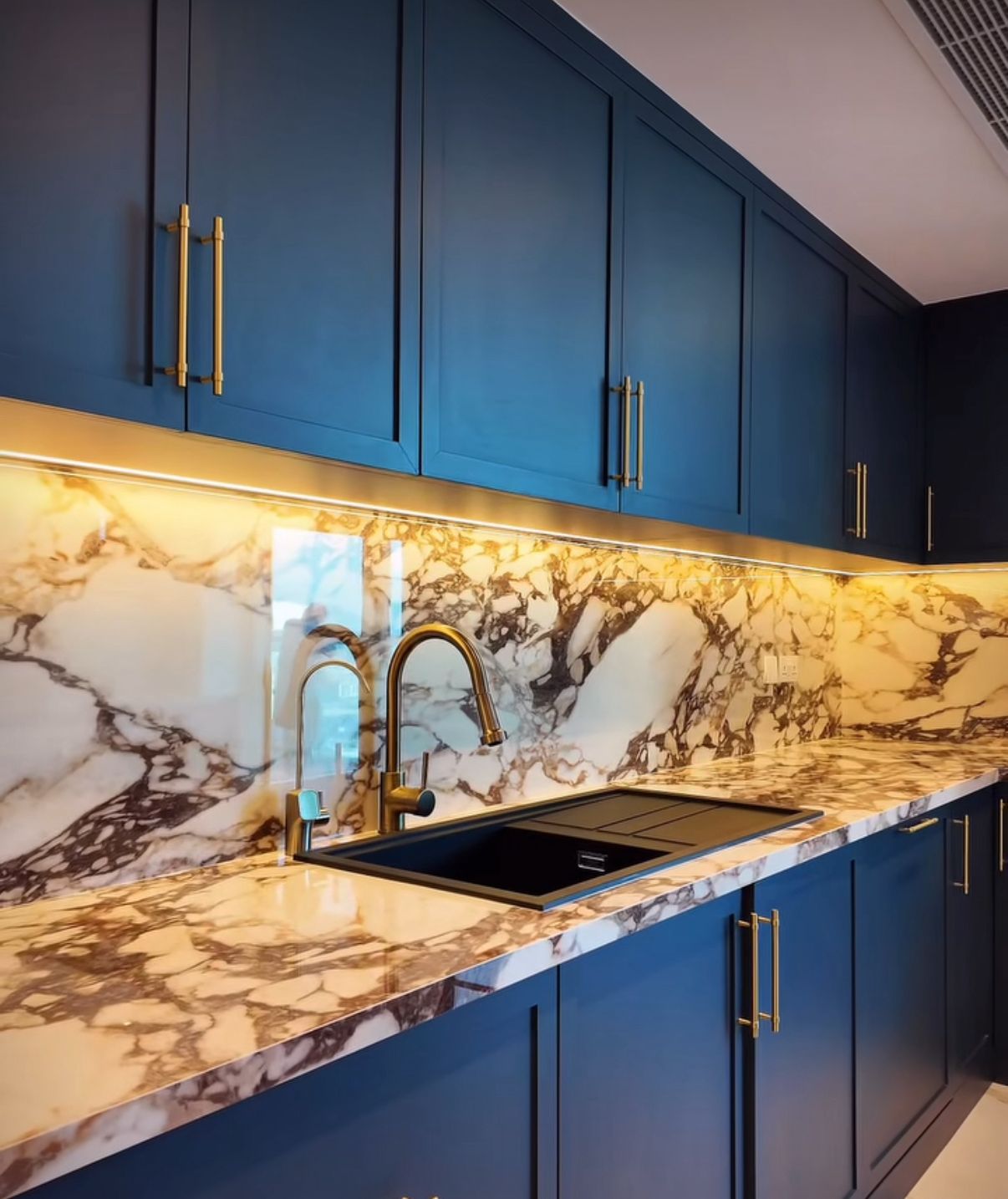 luxury kitchen cabinets Dubai design